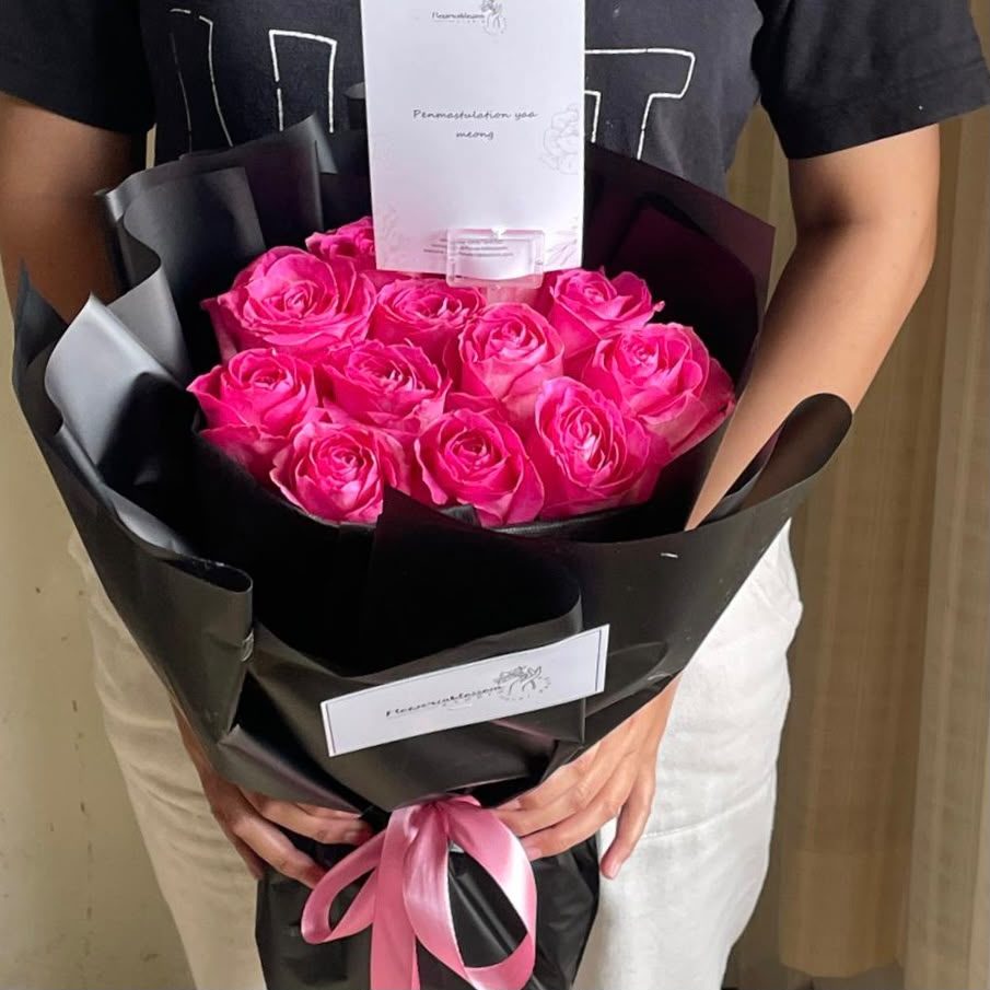 12-stem Round Rose Bouquet view 3